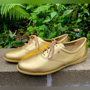 Vintage 80’s Easy Spirit Gold Oxfords (New)